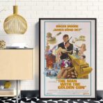 affiche l'homme au pistolet d'or