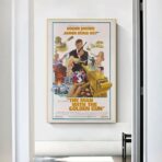 affiche l'homme au pistolet d'or