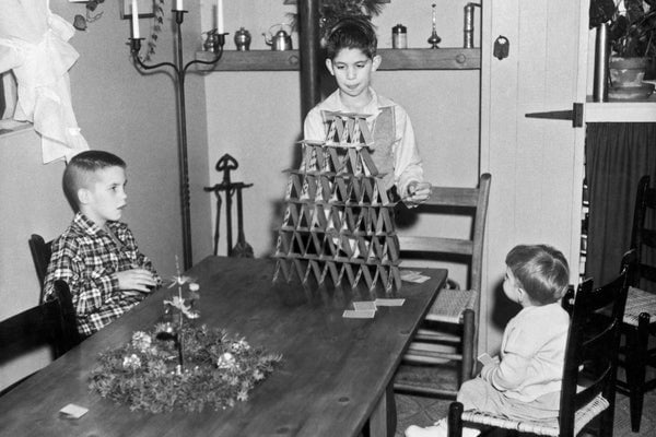 annees 50 aux etats-unis enfants château de carte années 50