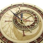 horloge astronomique en bois