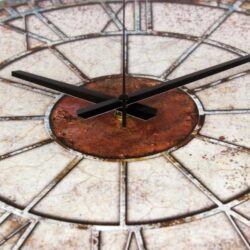 horloge murale effet rouille