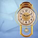 horloge murale vintage avec balancier